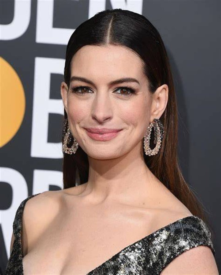 Anne Hathaway Biography