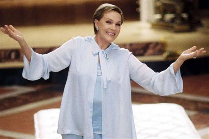 Julie Andrews husband: Is Julie Andrews currently married? 1 Dame Julie Andrews