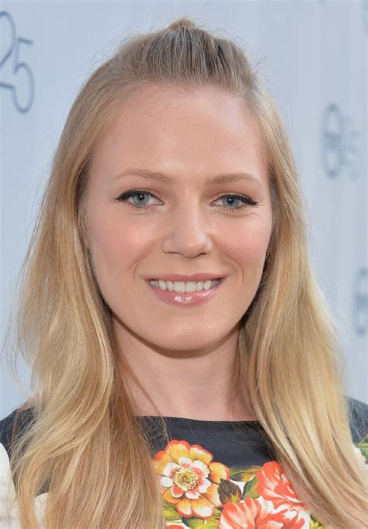 Emma Bell Net Worth