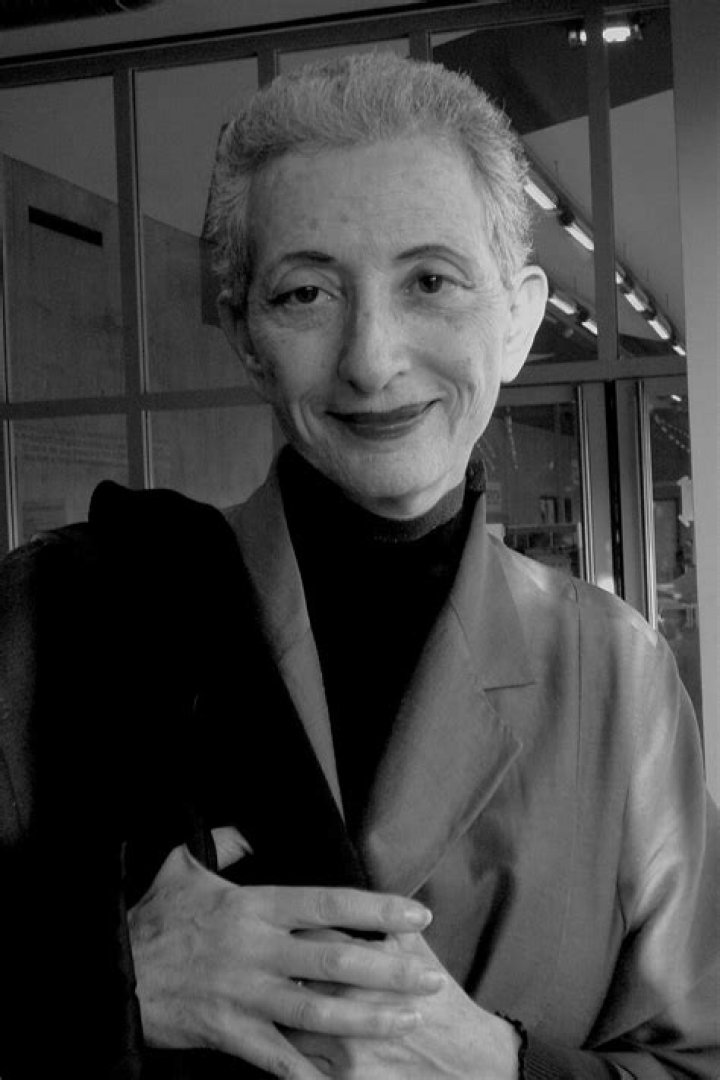 H&eacute;l&egrave;ne Cixous Biography