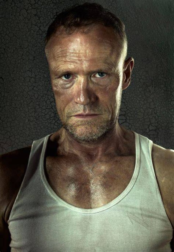 Is Michael Rooker missing a hand? – Celebrity