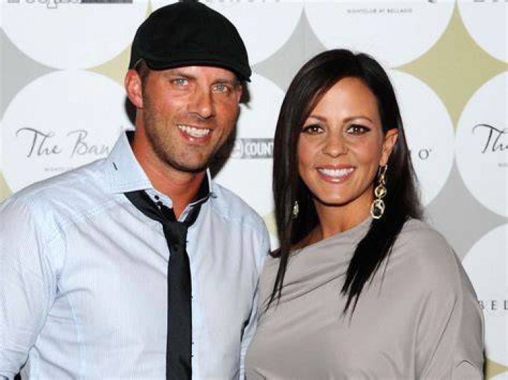 Why are Jay Barker and Sara Evans separated? 1 Jay Barker and Sara Evans and their family