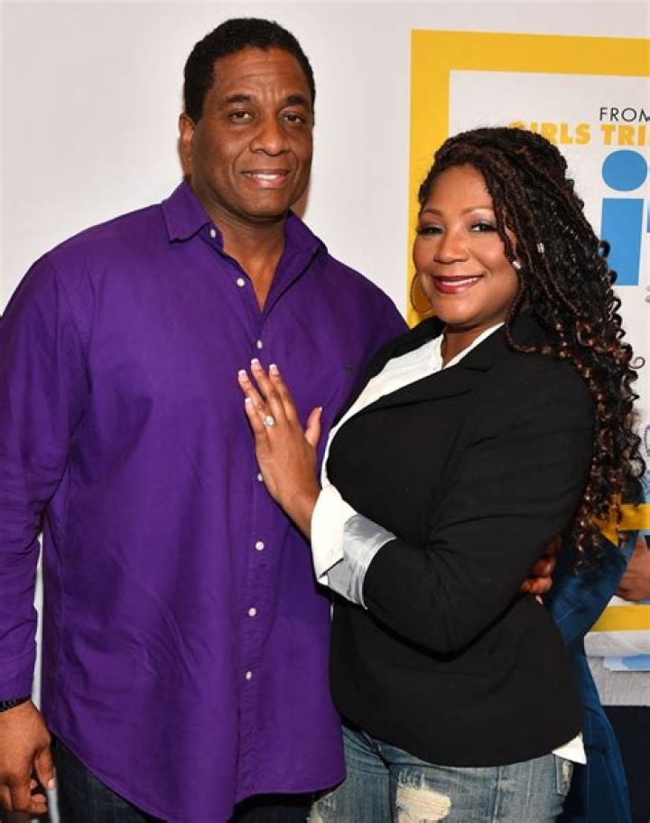 Has Von Scales been married before? 1 Von Scales